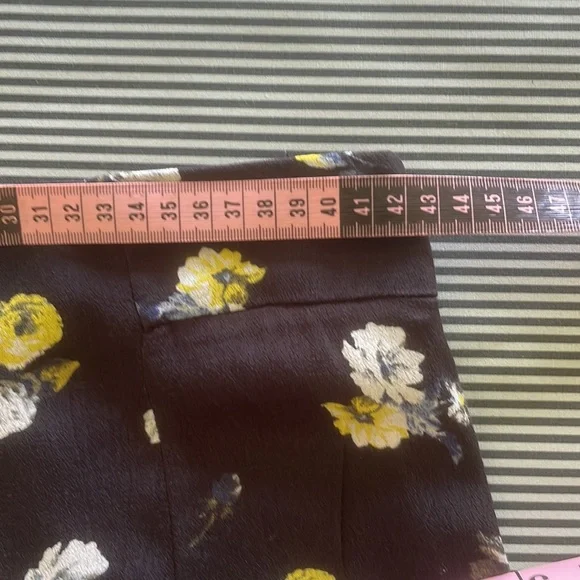 Nunui Floral Navy Blue Womens Shorts AU 12 - Blue with colourful flowers - Picture 9 of 16